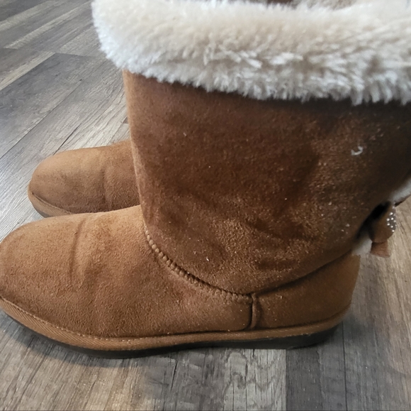 Snow boots - Picture 1 of 3